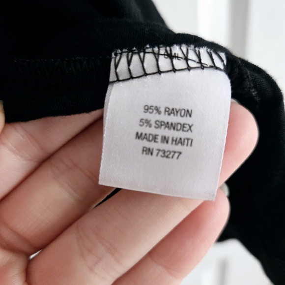 Apt. 9 Women's Black V-Neck Top size medium - Picture 4 of 4